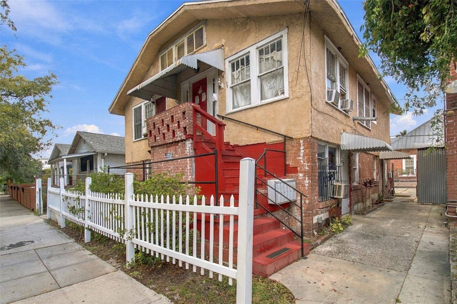 2402 N HIGHLAND AVENUE, Tampa, FL 33602 2402 N HIGHLAND AVENUE, Tampa, FL 33602