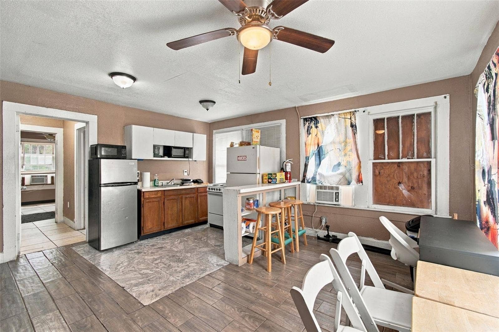 2402 N HIGHLAND AVENUE, Tampa, FL 33602 2nd floor 1 bedroom/1 bath apartment