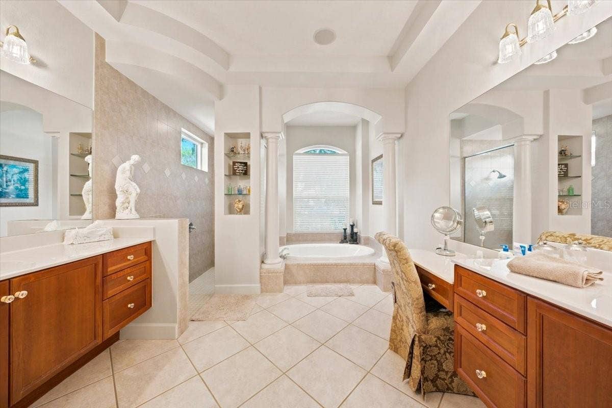 5513 KEELER OAK STREET, Lithia, FL 33547 5513 KEELER OAK STREET, Lithia, FL 33547