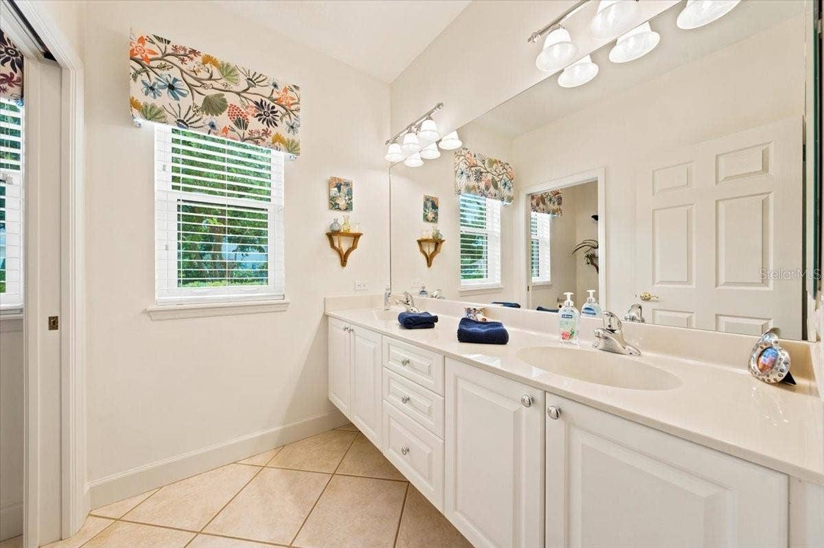5513 KEELER OAK STREET, Lithia, FL 33547 5513 KEELER OAK STREET, Lithia, FL 33547