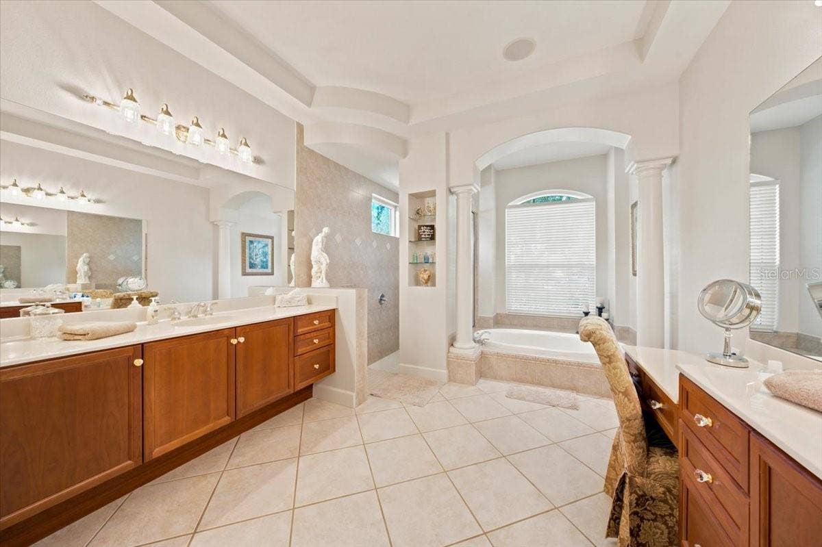 5513 KEELER OAK STREET, Lithia, FL 33547 5513 KEELER OAK STREET, Lithia, FL 33547