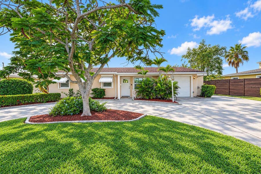 Property photo for 9398 SUN ISLE DRIVE NE, St Petersburg, FL