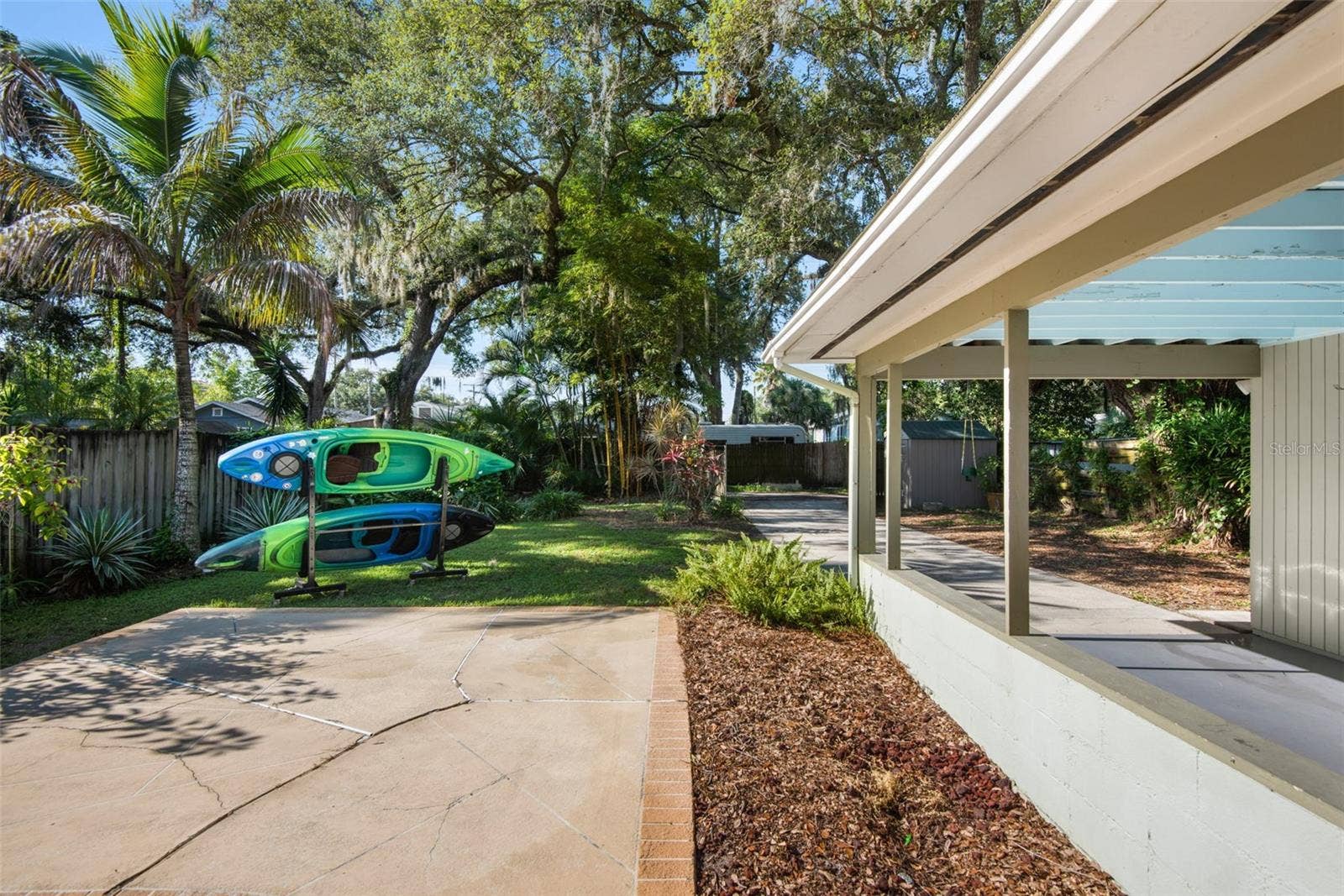 422 W LOUISIANA AVENUE, Tampa, FL 33603 422 W LOUISIANA AVENUE, Tampa, FL 33603