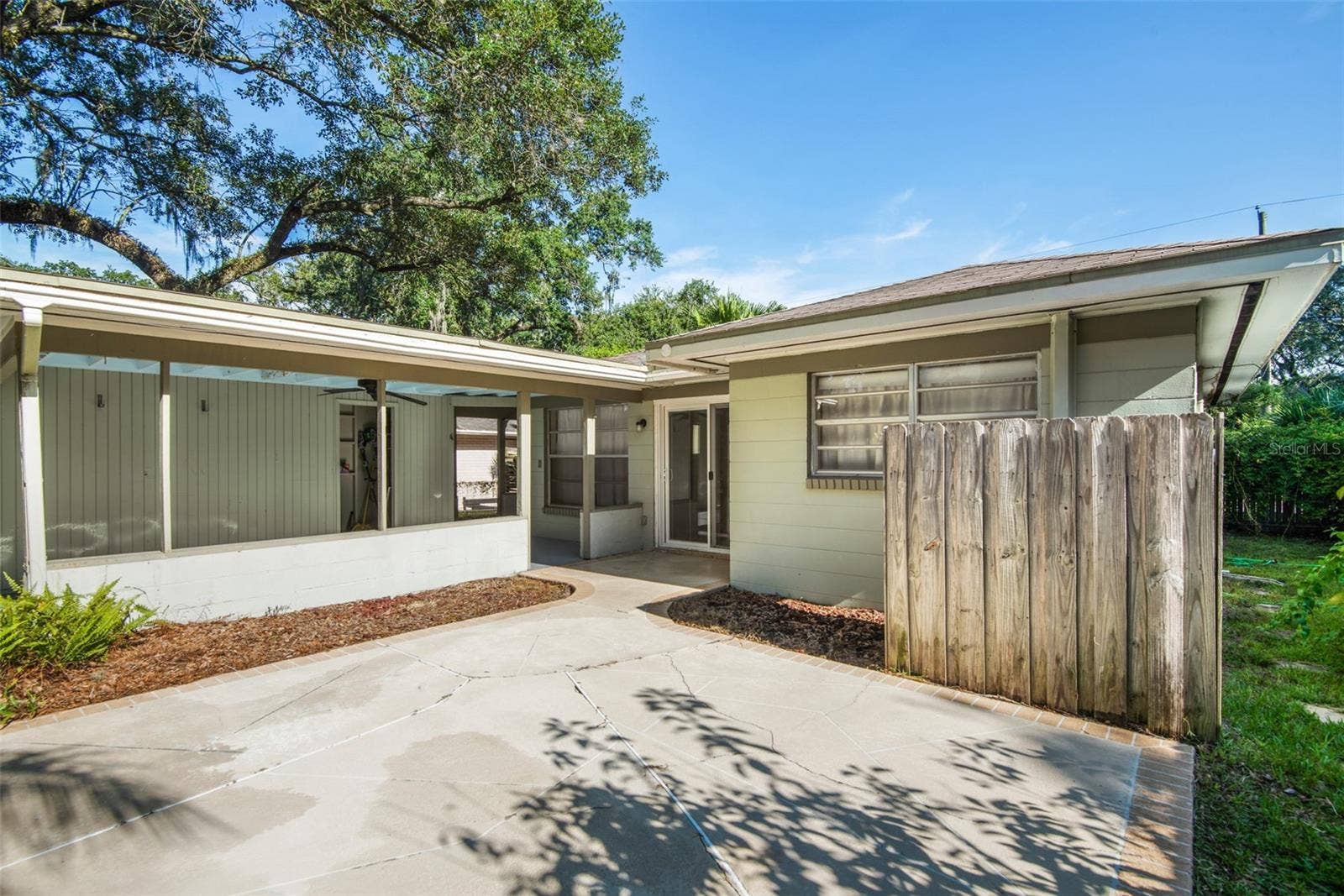 422 W LOUISIANA AVENUE, Tampa, FL 33603 422 W LOUISIANA AVENUE, Tampa, FL 33603