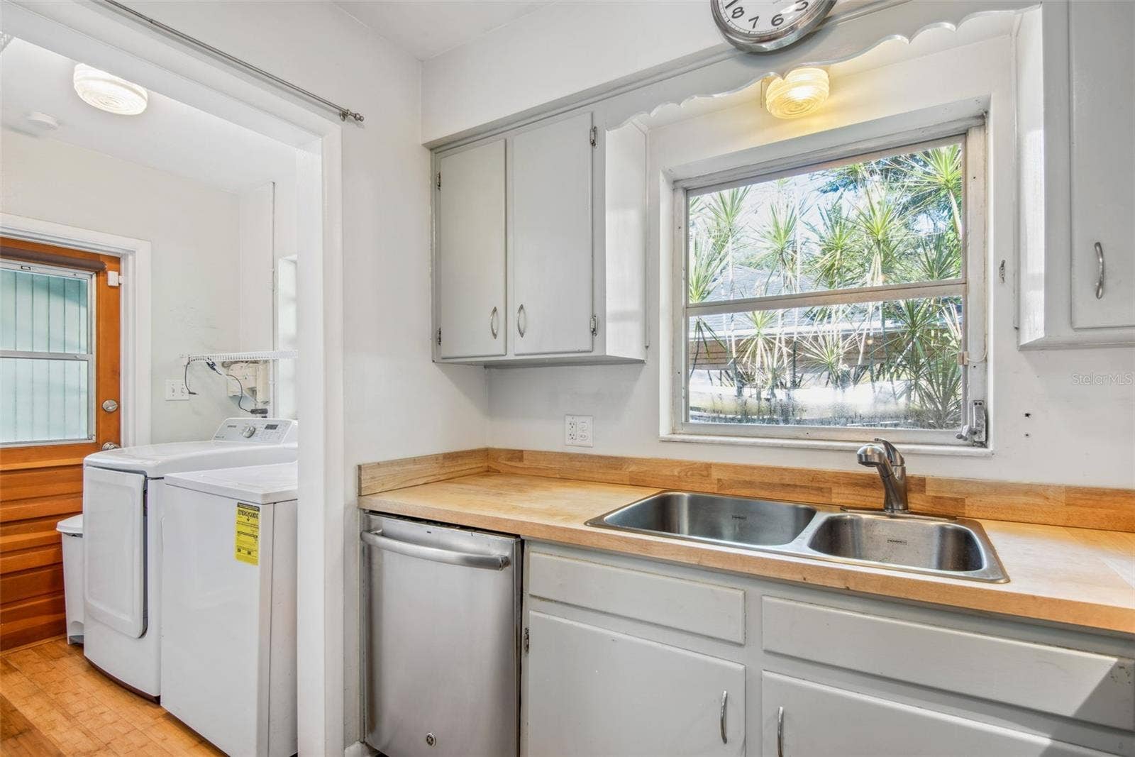 422 W LOUISIANA AVENUE, Tampa, FL 33603 422 W LOUISIANA AVENUE, Tampa, FL 33603