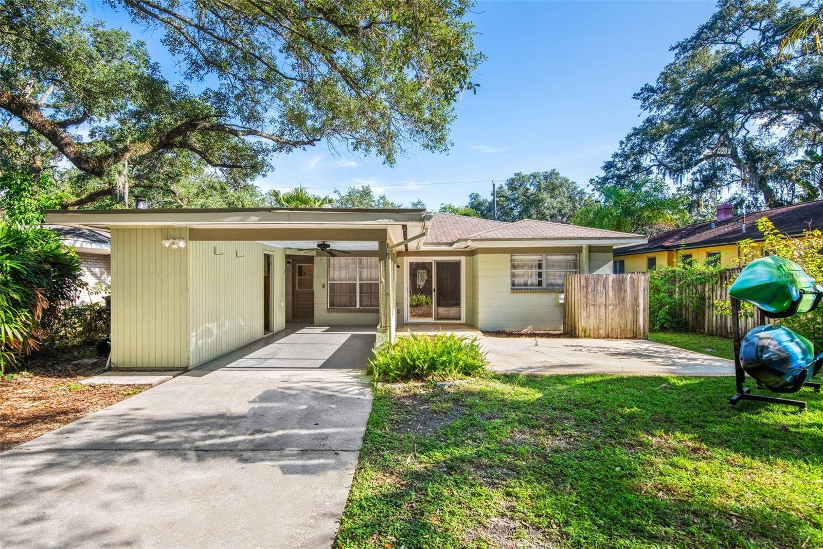 422 W LOUISIANA AVENUE, Tampa, FL 33603 422 W LOUISIANA AVENUE, Tampa, FL 33603