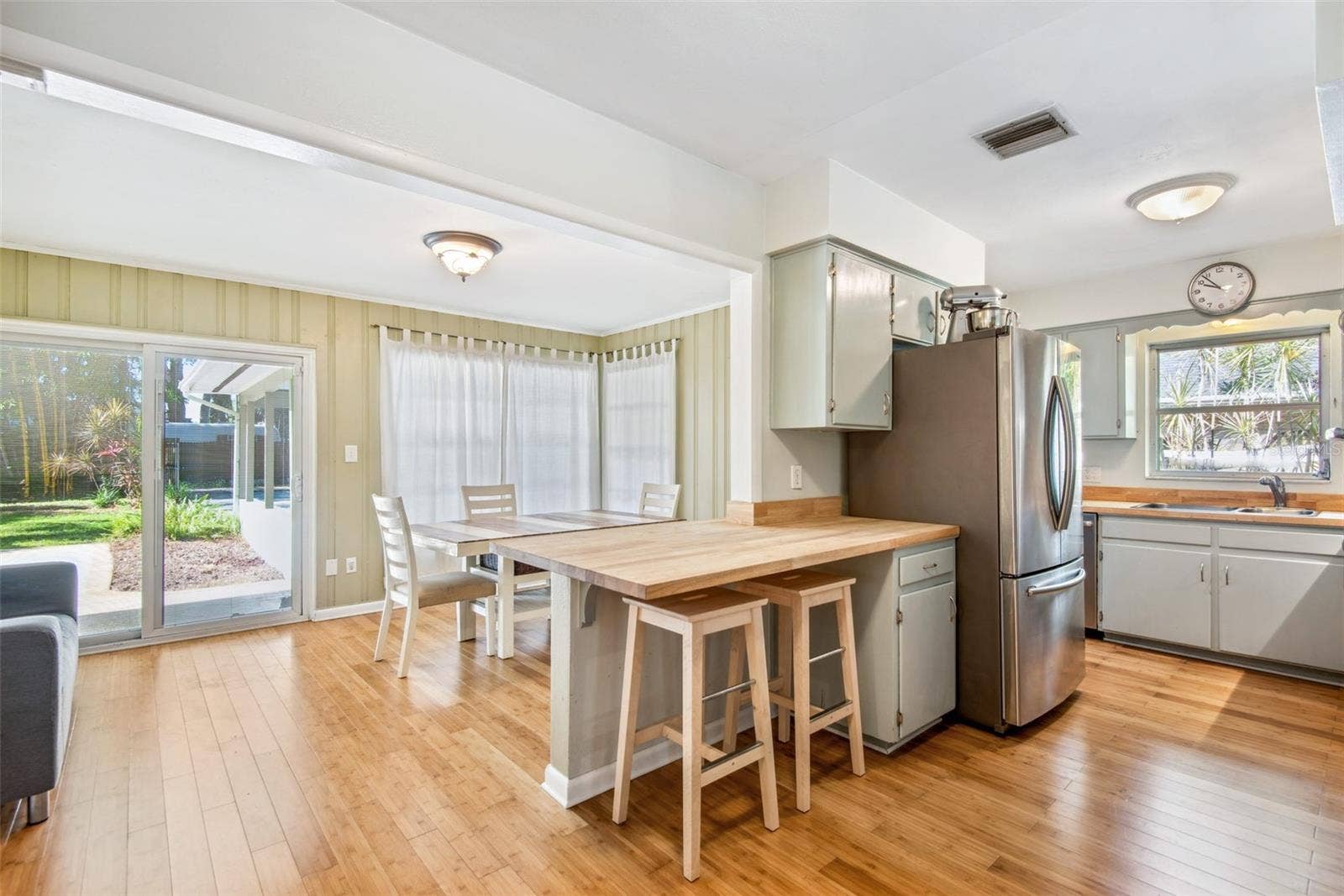 422 W LOUISIANA AVENUE, Tampa, FL 33603 422 W LOUISIANA AVENUE, Tampa, FL 33603
