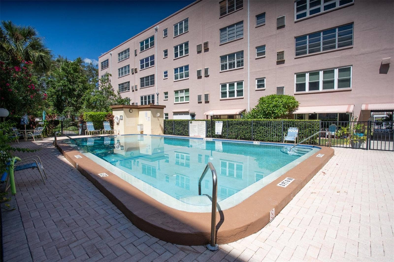 5501 80TH STREET N, #303, St Petersburg, FL 33709 Pool Between Bldgs!