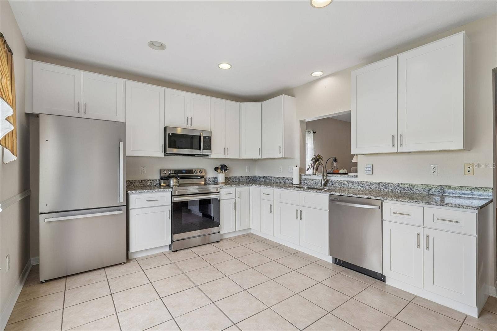 6527 BRIDGECREST DRIVE, Lithia, FL 33547 6527 BRIDGECREST DRIVE, Lithia, FL 33547
