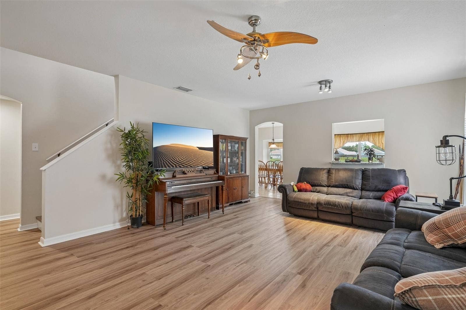 6527 BRIDGECREST DRIVE, Lithia, FL 33547 6527 BRIDGECREST DRIVE, Lithia, FL 33547