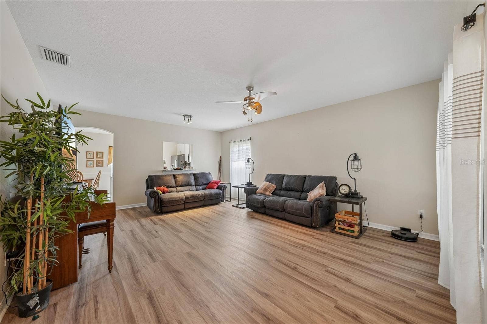 6527 BRIDGECREST DRIVE, Lithia, FL 33547 6527 BRIDGECREST DRIVE, Lithia, FL 33547