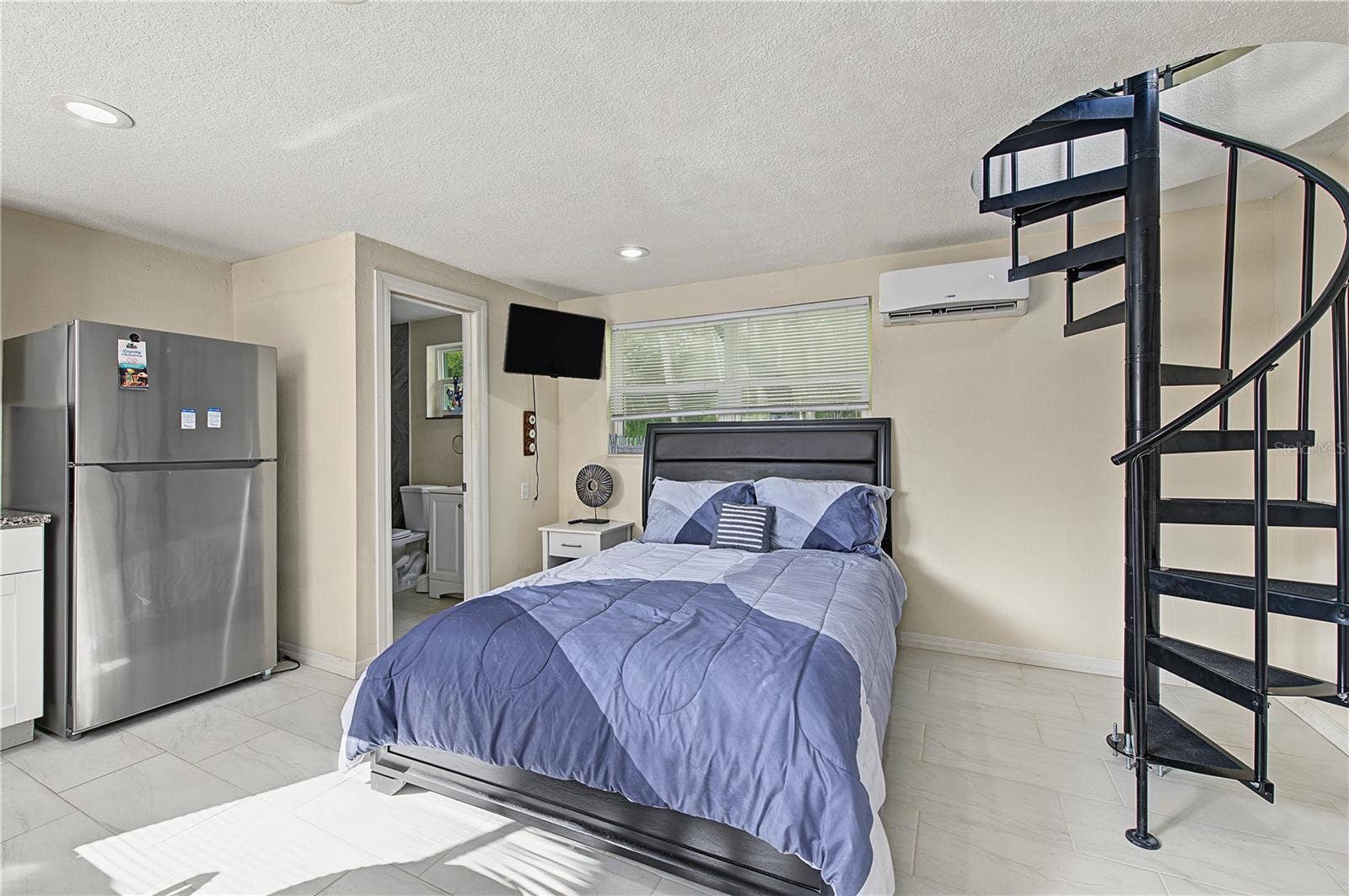 Furnished First Floor Studio Unit - Unit 2 - 5117 Mallett Drive