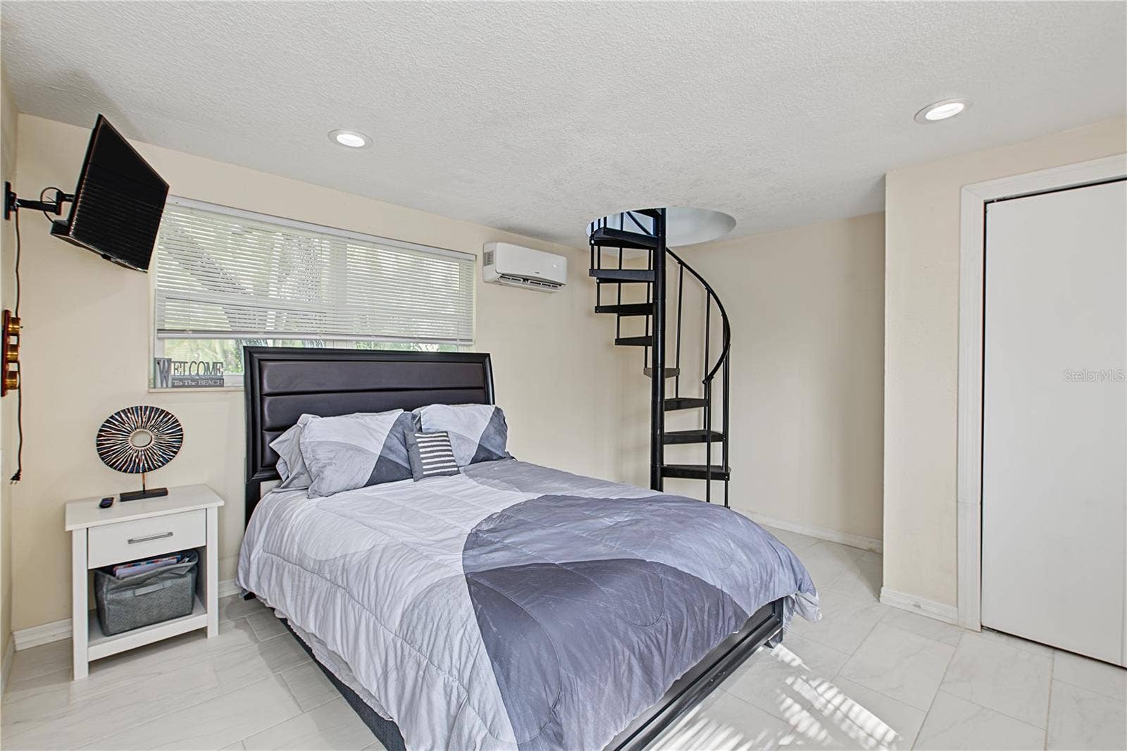 Furnished First Floor Studio Unit - Unit 2 - 5117 Mallett Drive