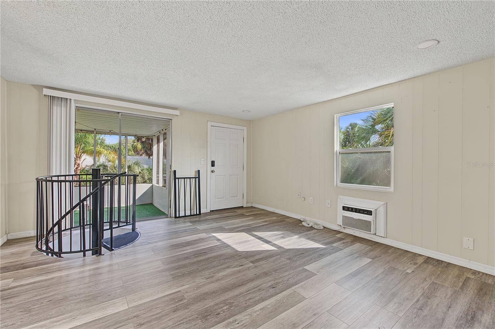 Second Floor Living Space - Unit 2 - 5117 Mallett Drive