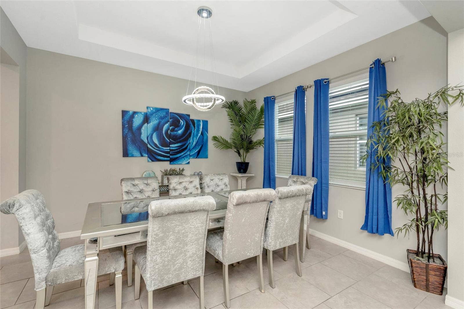 formal dining w/ tray ceiling
