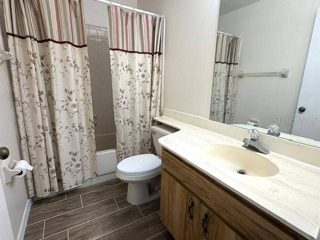 2102 HARRINGAY STREET, #449, Sun City Center, FL 33573 Guest bathroom with tub shower combo. Updated ceramic tile flooring.