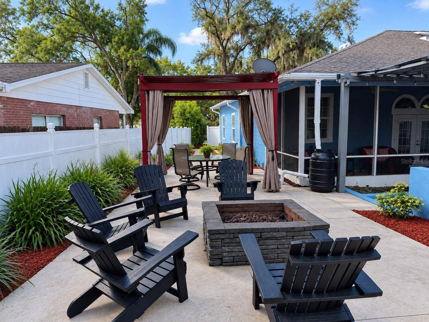 3009 W CLINTON STREET, Tampa, FL 33614 Enjoy this fire pit!