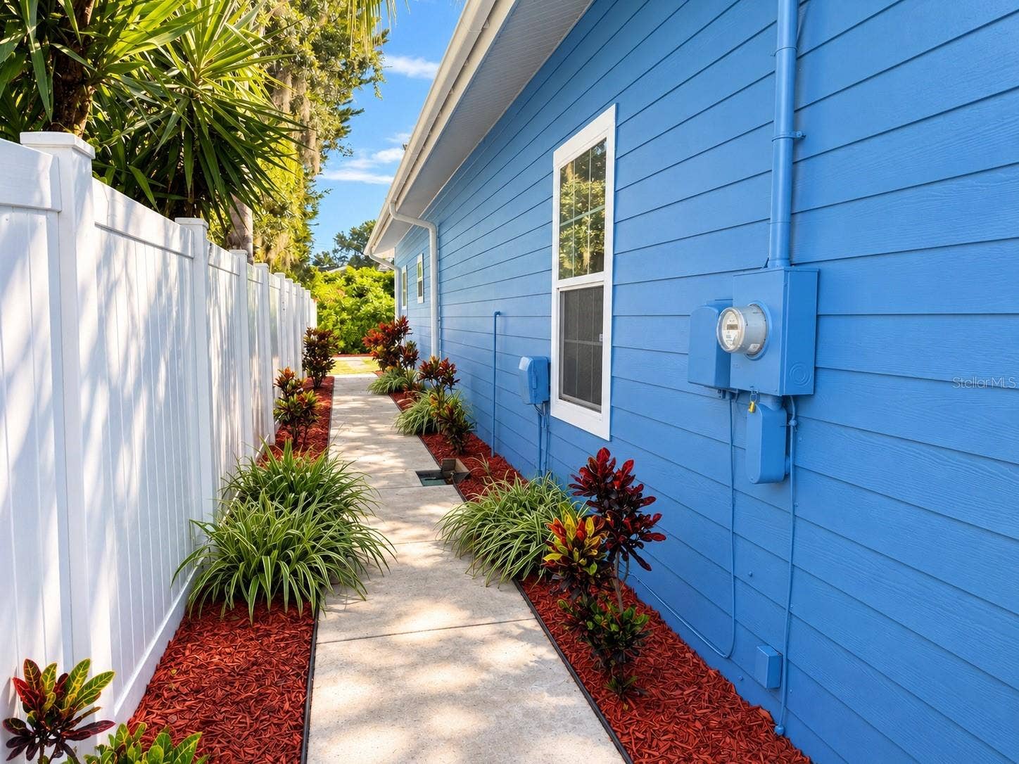 3009 W CLINTON STREET, Tampa, FL 33614 Walkway to backyard