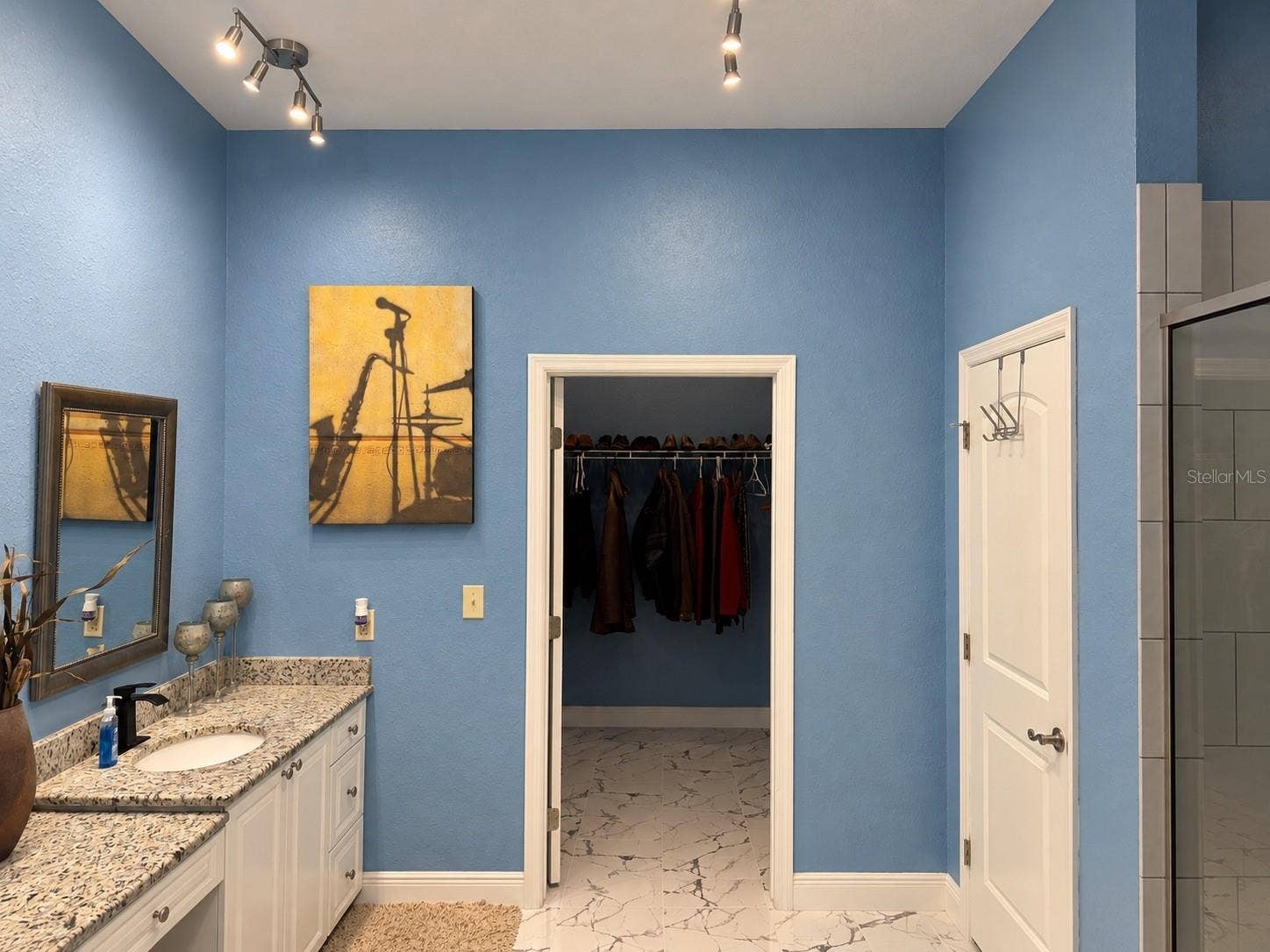 3009 W CLINTON STREET, Tampa, FL 33614 Primary En suite with double vanity and walk in closet