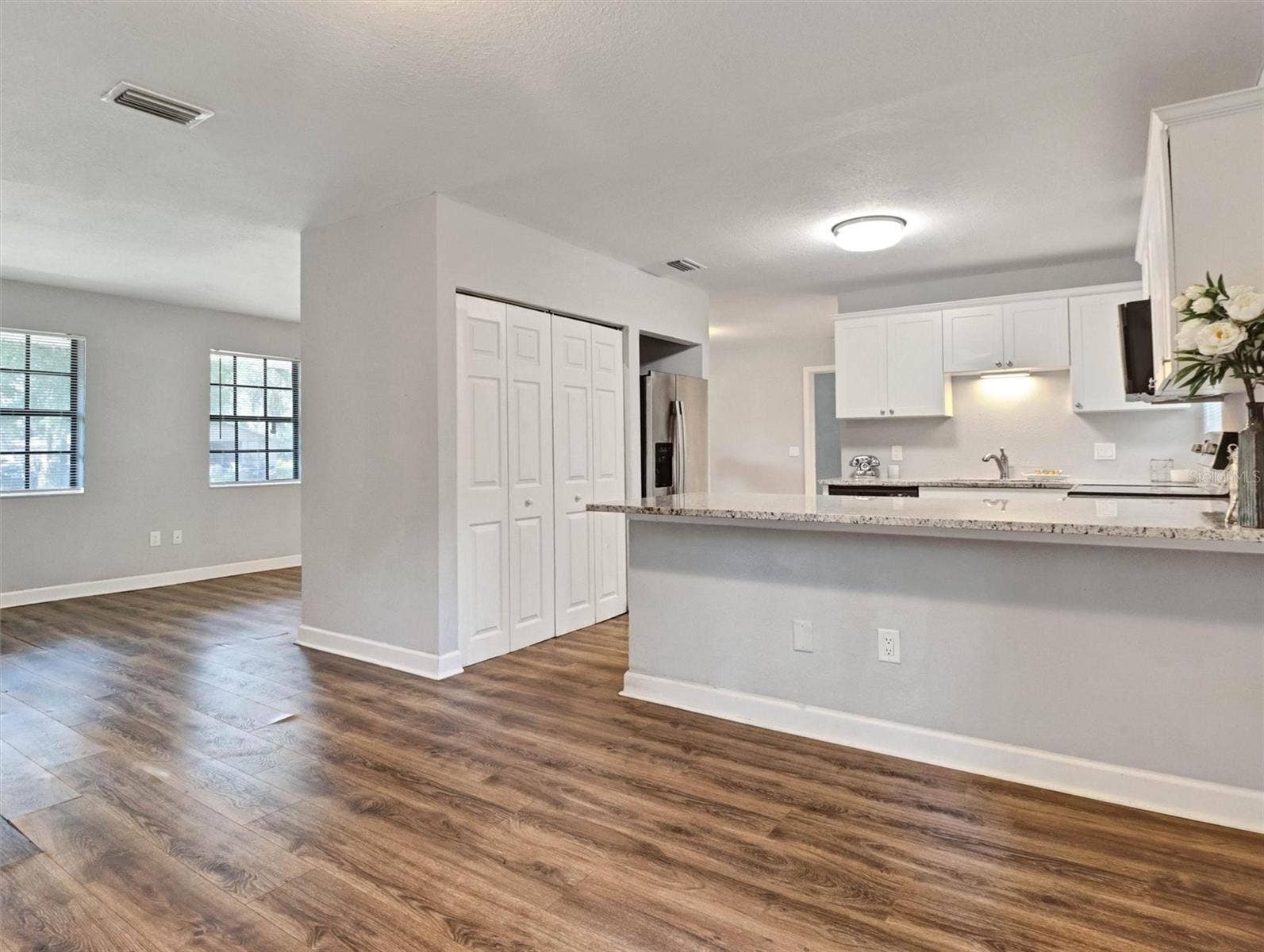 Eat-In Kitchen with Bar Top Seating