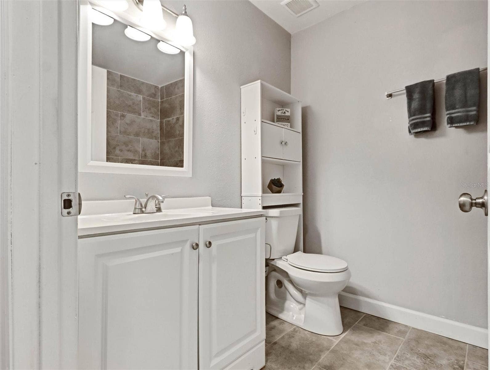 Full Hall Bath