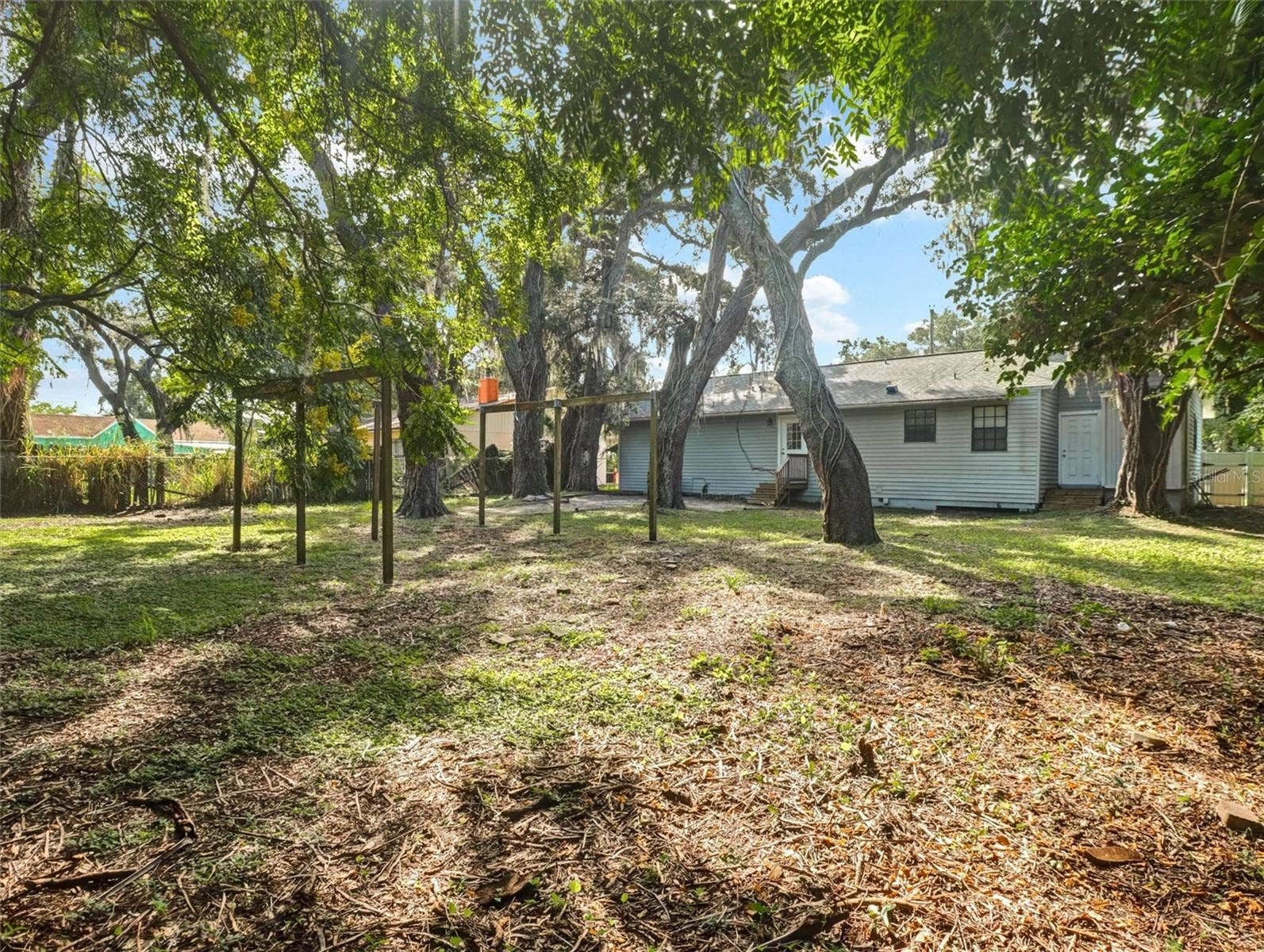 1612 E NORTH BAY STREET, Tampa, FL 33610