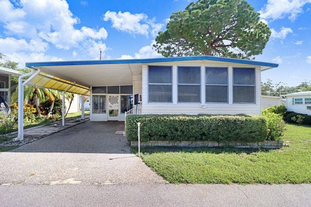585 SKY HARBOR DRIVE, #317, Clearwater, FL 33759 585 SKY HARBOR DRIVE, #317, Clearwater, FL 33759