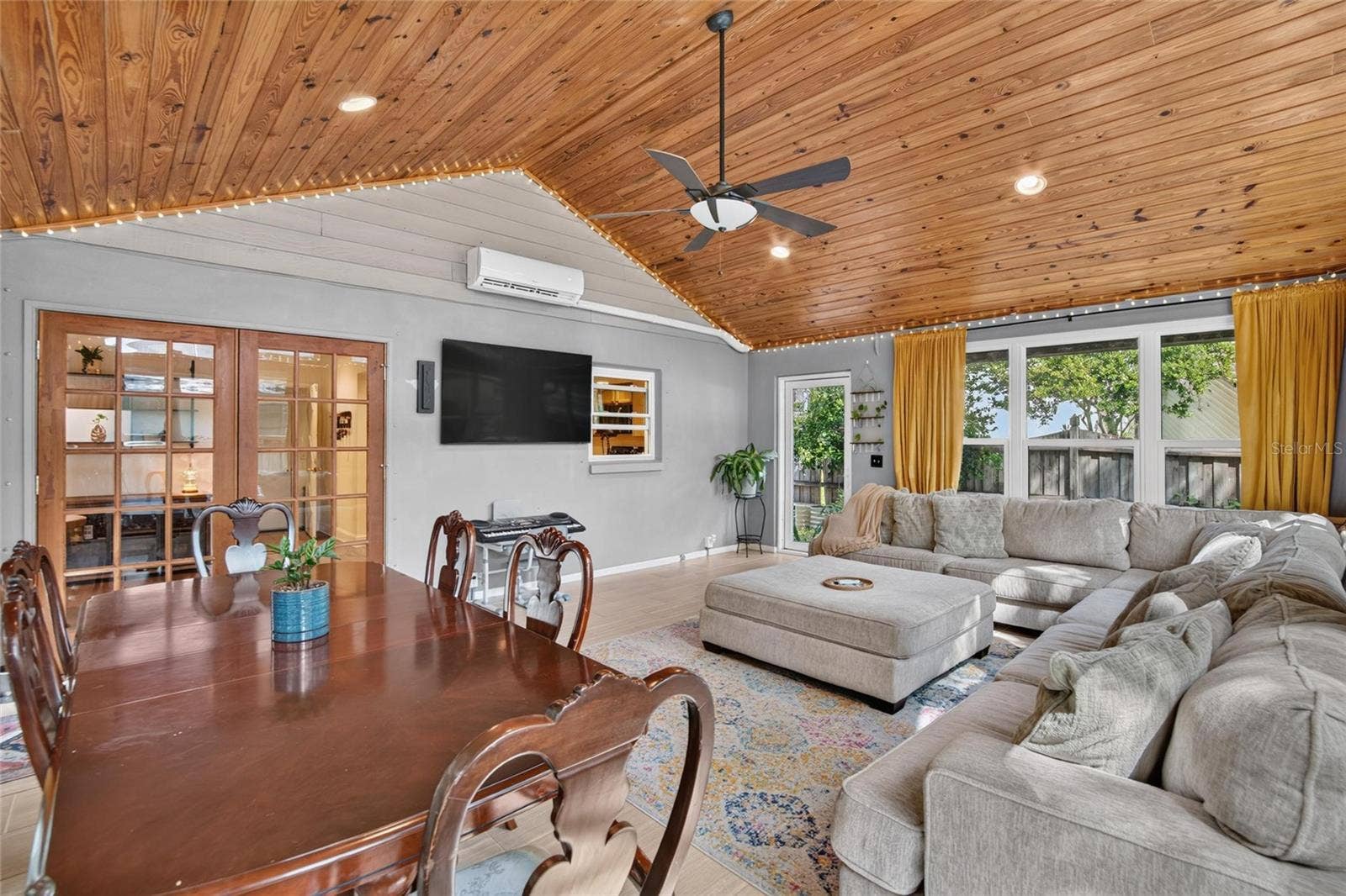 3721 VILLAGE ESTATES PLACE, Tampa, FL 33618 Florida Room