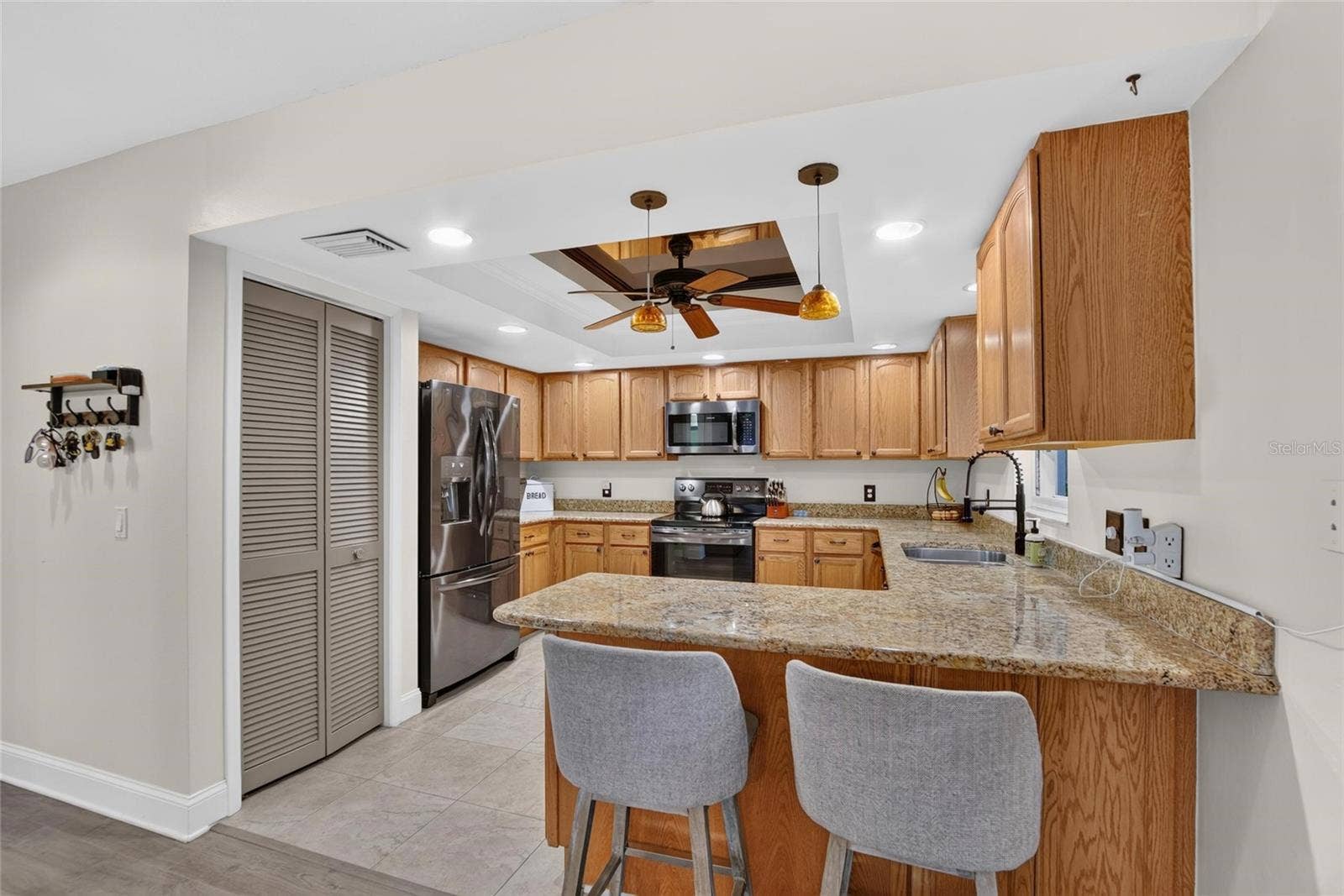 3721 VILLAGE ESTATES PLACE, Tampa, FL 33618 Kitchen