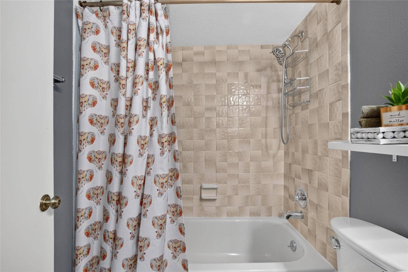 3721 VILLAGE ESTATES PLACE, Tampa, FL 33618 Guest Bathroom