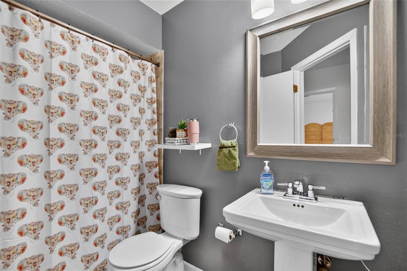 3721 VILLAGE ESTATES PLACE, Tampa, FL 33618 Guest Bathroom