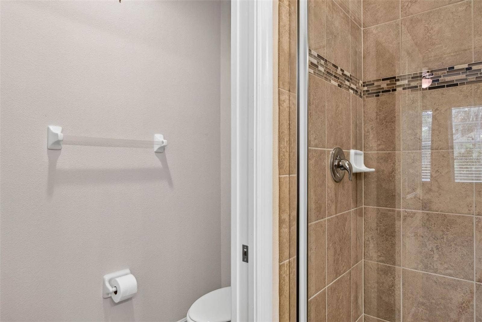 14619 ROCKY BROOK DRIVE, Tampa, FL 33625 virtually staged - upstairs suite bathroom