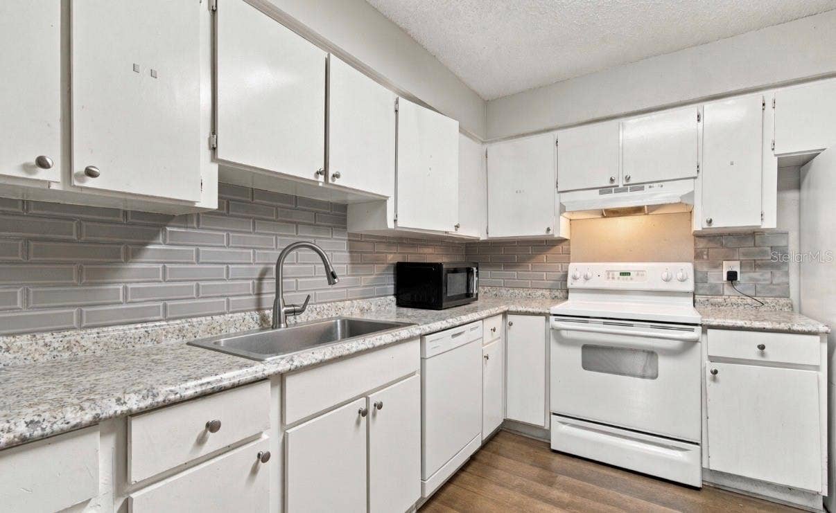 1504 E POINSETTIA AVENUE, Tampa, FL 33612