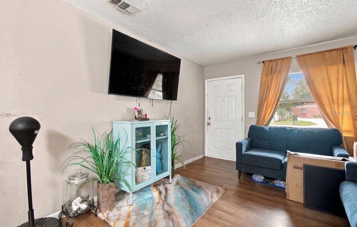 1504 E POINSETTIA AVENUE, Tampa, FL 33612