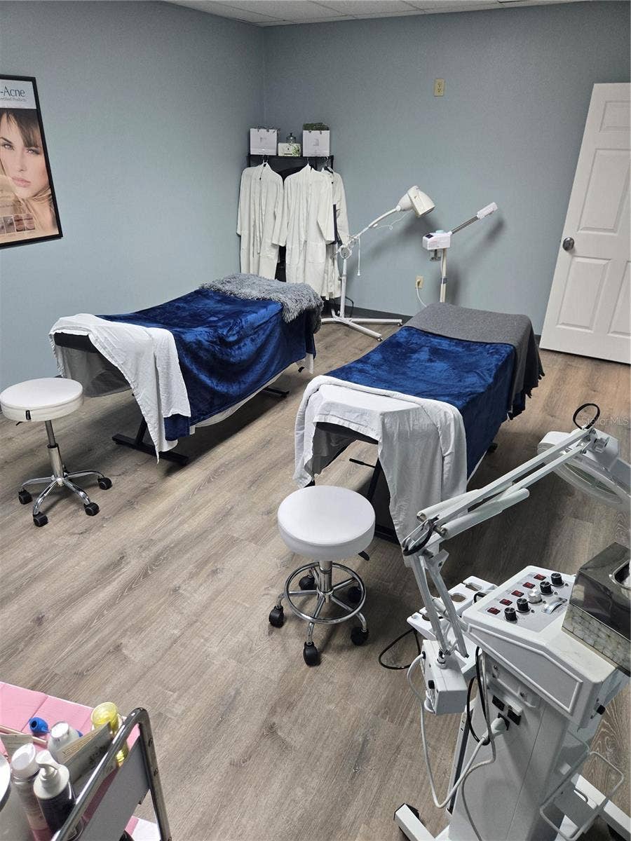 Tarpon Springs, FL 34689 Tarpon Springs, FL 34689