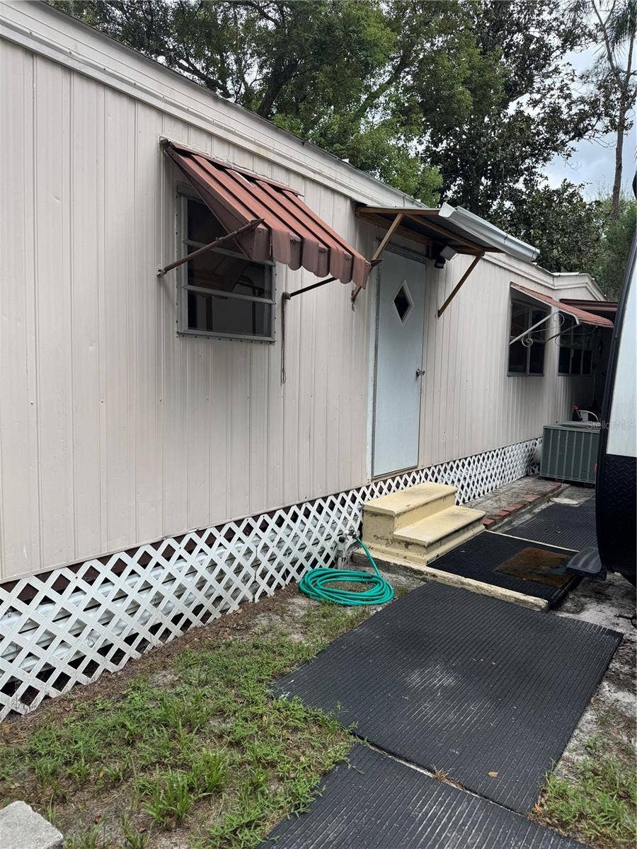 Property photo for 902 MONTANA AVENUE, Lutz, FL
