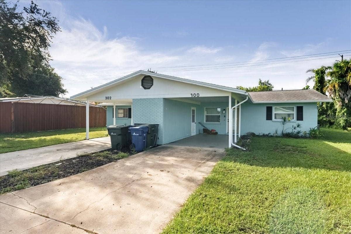 300 & 302 BRIARWOOD ROAD, Venice, FL 34293 300 & 302 BRIARWOOD ROAD, Venice, FL 34293