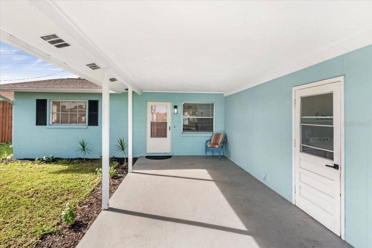 300 & 302 BRIARWOOD ROAD, Venice, FL 34293 300 & 302 BRIARWOOD ROAD, Venice, FL 34293