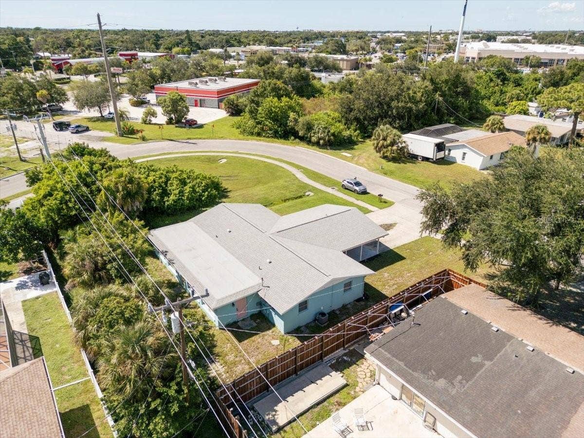 300 & 302 BRIARWOOD ROAD, Venice, FL 34293 300 & 302 BRIARWOOD ROAD, Venice, FL 34293