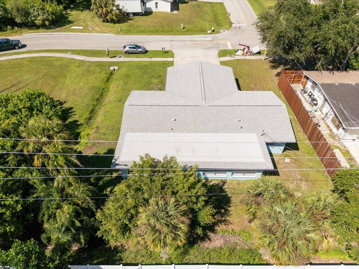 300 & 302 BRIARWOOD ROAD, Venice, FL 34293 300 & 302 BRIARWOOD ROAD, Venice, FL 34293