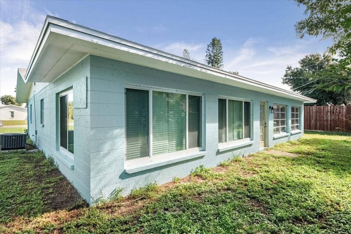 300 & 302 BRIARWOOD ROAD, Venice, FL 34293 300 & 302 BRIARWOOD ROAD, Venice, FL 34293