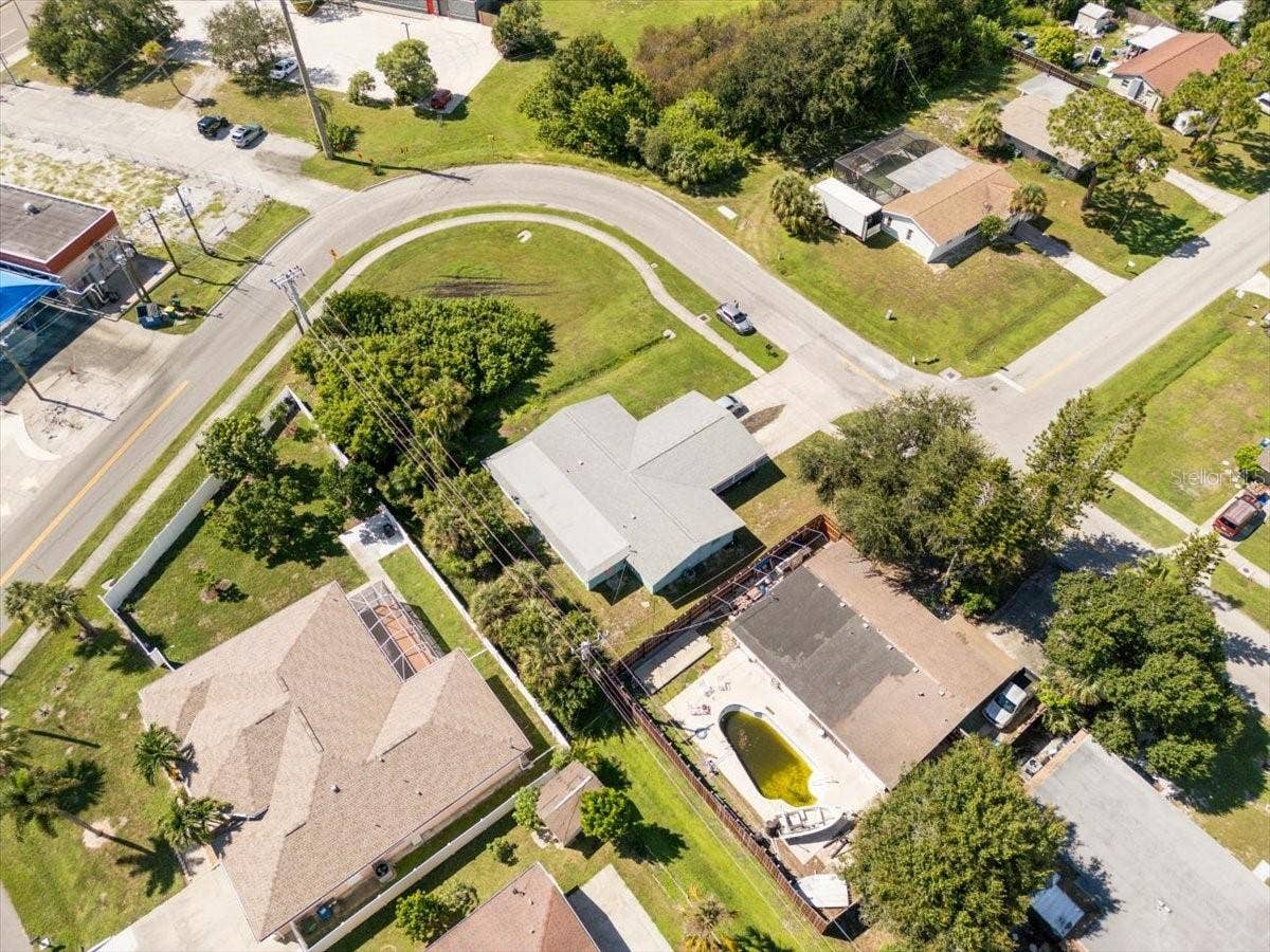 300 & 302 BRIARWOOD ROAD, Venice, FL 34293 300 & 302 BRIARWOOD ROAD, Venice, FL 34293