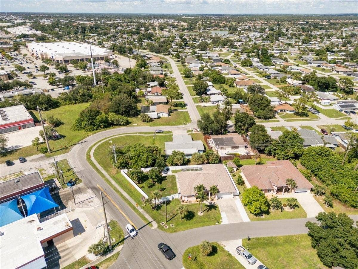300 & 302 BRIARWOOD ROAD, Venice, FL 34293 300 & 302 BRIARWOOD ROAD, Venice, FL 34293