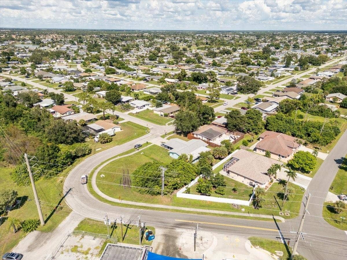 300 & 302 BRIARWOOD ROAD, Venice, FL 34293 300 & 302 BRIARWOOD ROAD, Venice, FL 34293