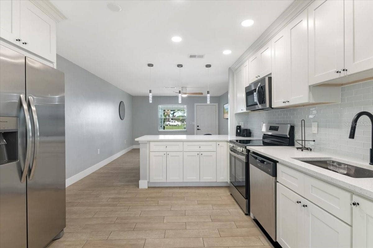 300 & 302 BRIARWOOD ROAD, Venice, FL 34293 300 & 302 BRIARWOOD ROAD, Venice, FL 34293