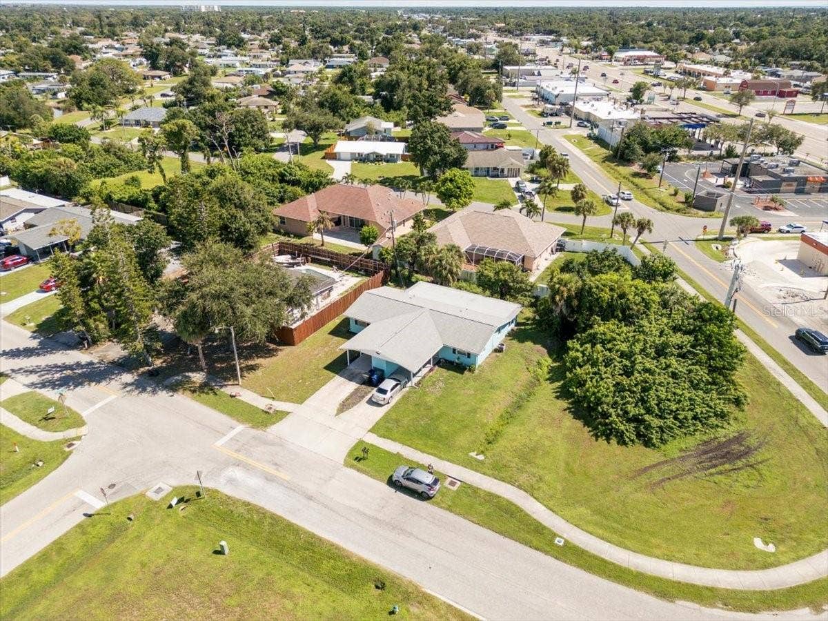 300 & 302 BRIARWOOD ROAD, Venice, FL 34293 300 & 302 BRIARWOOD ROAD, Venice, FL 34293