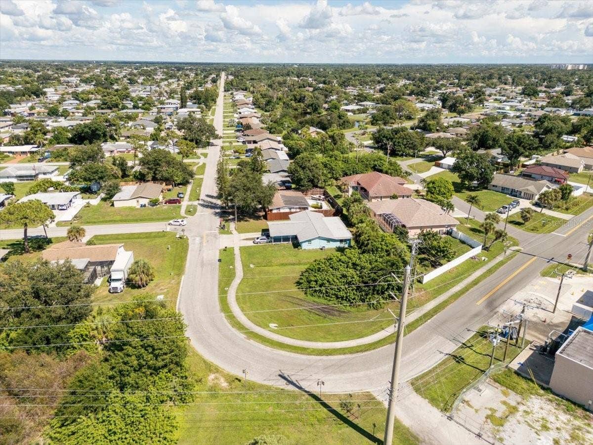 300 & 302 BRIARWOOD ROAD, Venice, FL 34293 300 & 302 BRIARWOOD ROAD, Venice, FL 34293