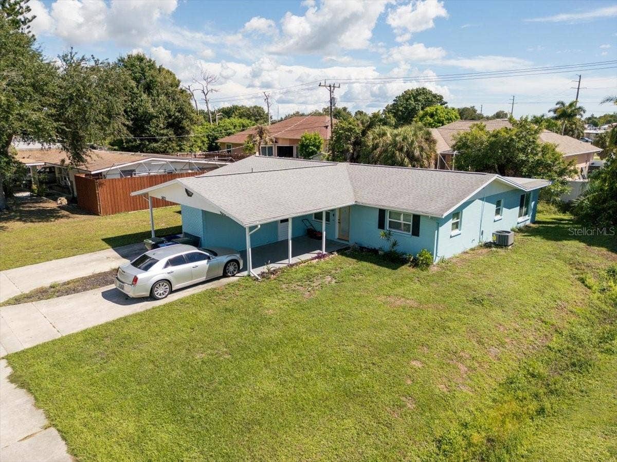 300 & 302 BRIARWOOD ROAD, Venice, FL 34293 300 & 302 BRIARWOOD ROAD, Venice, FL 34293
