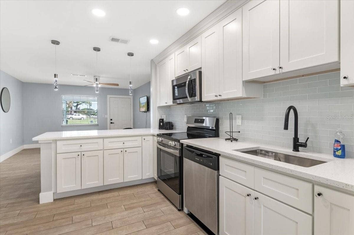 300 & 302 BRIARWOOD ROAD, Venice, FL 34293 300 & 302 BRIARWOOD ROAD, Venice, FL 34293