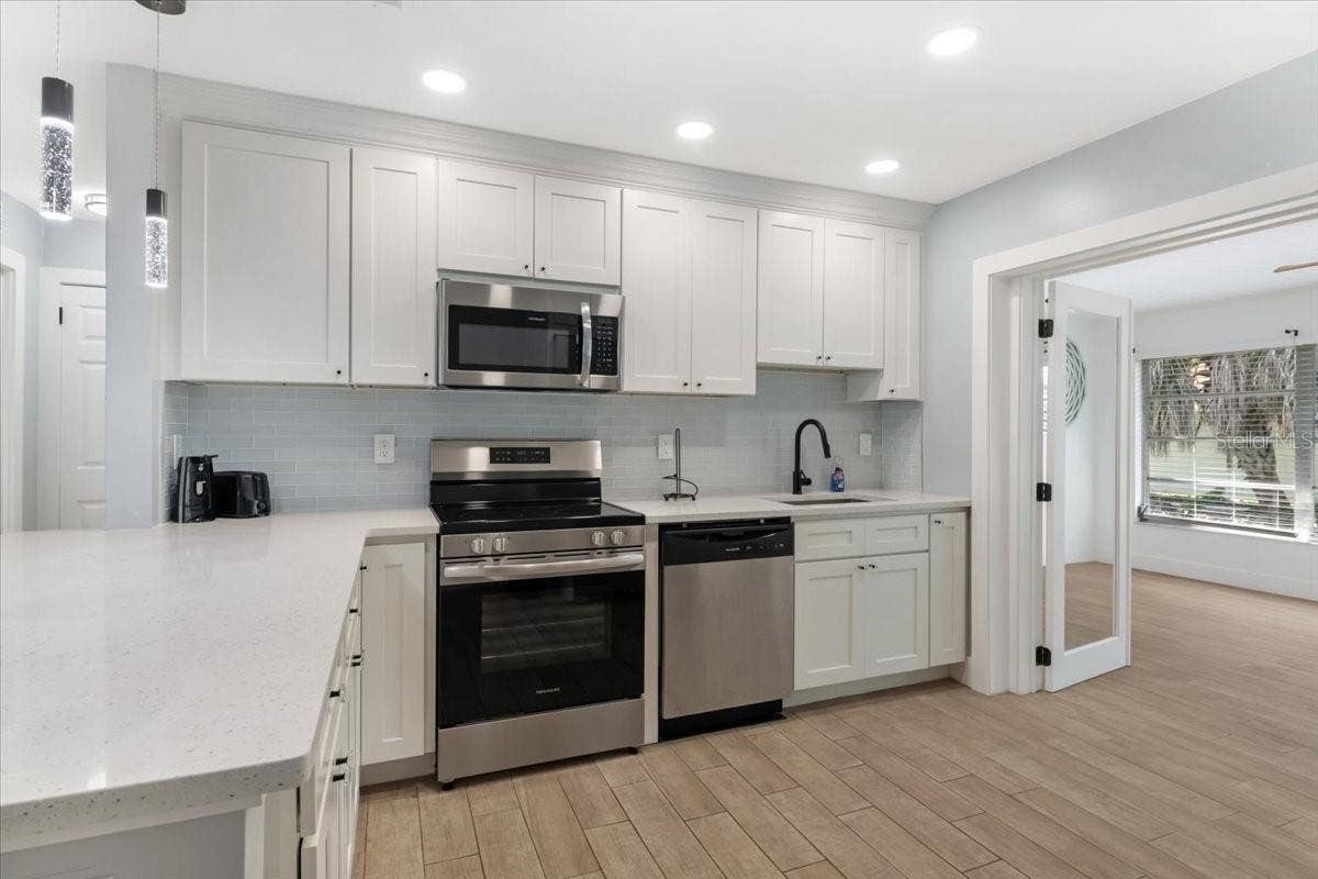 300 & 302 BRIARWOOD ROAD, Venice, FL 34293 300 & 302 BRIARWOOD ROAD, Venice, FL 34293